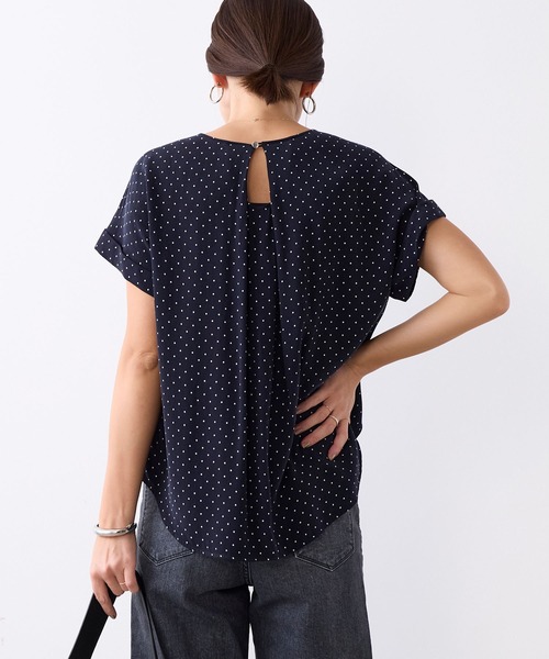 MICA&DEAL（マイカ＆ディール）の「とろみハーフスリーブブラウス〈セットアップ対応〉（シャツ/ブラウス・レディース・ダークグリーン/マルチ/ベージュ・FREE）」の13枚目の写真