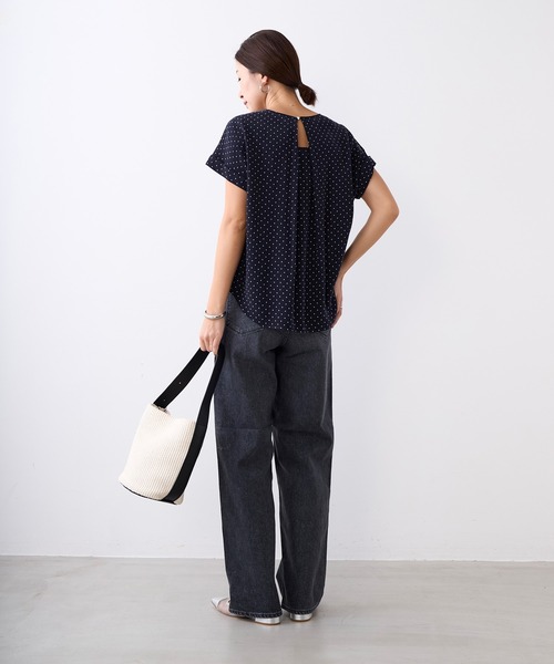 MICA&DEAL（マイカ＆ディール）の「とろみハーフスリーブブラウス〈セットアップ対応〉（シャツ/ブラウス・レディース・ダークグリーン/マルチ/ベージュ・FREE）」の17枚目の写真