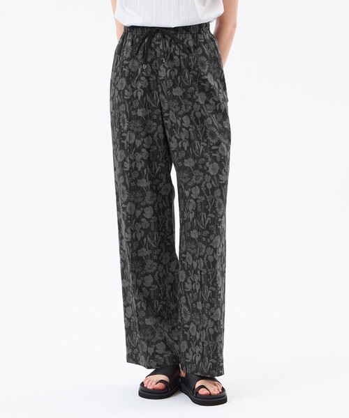 MACKINTOSH PHILOSOPHY(マッキントッシュ フィロソフィー)の「【Alby Easy Pants(アルビーイージーパンツ)】リバティプリント(その他パンツ・レディース・ライトブルー/ブラック・38/36)」の2枚目の写真