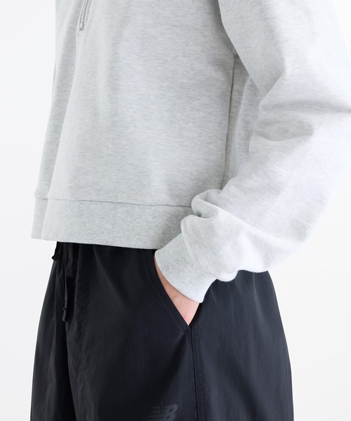 NEW BALANCE(ニューバランス)の「Athletics プレミアムロゴ ハーフジップ(オーバーサイズ)(スウェット・レディース・スミクロ/ヘザーグレー・SMALL/XX-LARGE/X-LARGE/LARGE/MEDIUM)」の10枚目の写真