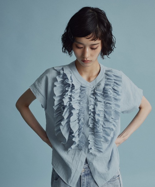 W:Huku(フーク)の「ミックスガーゼボリュームフリルノースリーブブラウス / Mixed-Gauze Voluminous Frill Sleeveless Blouse(シャツ/ブラウス・レディース・ブルー/ホワイト/ブラック・FREE)」の1枚目の写真