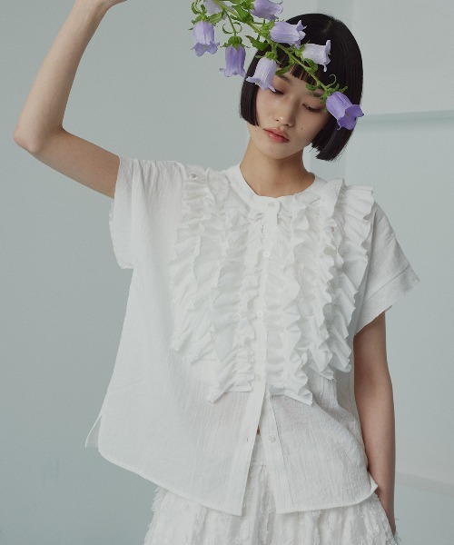 W:Huku(フーク)の「ミックスガーゼボリュームフリルノースリーブブラウス / Mixed-Gauze Voluminous Frill Sleeveless Blouse(シャツ/ブラウス・レディース・ブルー/ホワイト/ブラック・FREE)」の4枚目の写真