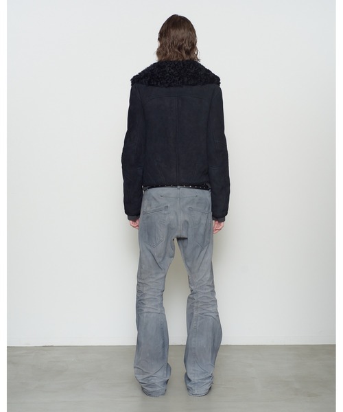 NVRFRGT(ネヴァーフォーゲット)の「MOUTON BOMBER JACKET(ムートンコート・メンズ・ブラック・3)」の2枚目の写真
