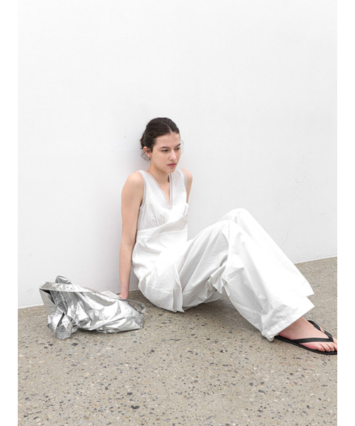 ATELIER NAIN(アトリエナイン)の「V-NECK PALE PETAL DRESS (OP-6332)(ワンピース・レディース・ブラック/ホワイト・MEDIUM/SMALL)」の4枚目の写真
