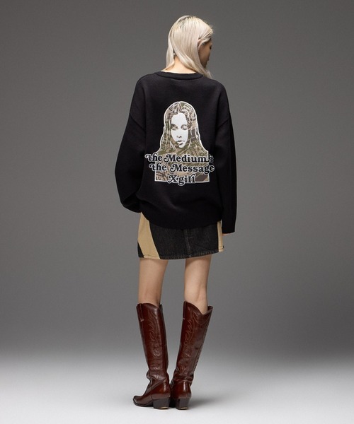 X-girl(エックスガール)の「CAMO FACE AND LOGO JACQUARD KNIT TOP(ニット/セーター・レディース・オフホワイト/バーガンディー/ブラック・ONE SIZE)」の6枚目の写真