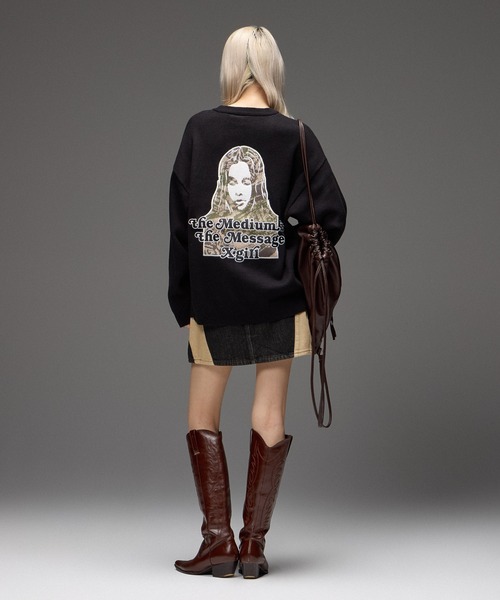 X-girl(エックスガール)の「CAMO FACE AND LOGO JACQUARD KNIT TOP(ニット/セーター・レディース・オフホワイト/バーガンディー/ブラック・ONE SIZE)」の7枚目の写真