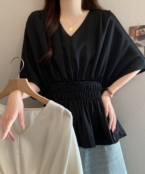 Girly Doll（ガーリードール）の「マットサテンVネックシャーリングギャザードルマンブラウス（シャツ/ブラウス・レディース・ブラック/ベージュ・FREE）」の15枚目の写真