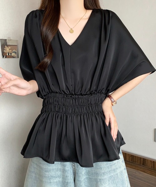 Girly Doll（ガーリードール）の「マットサテンVネックシャーリングギャザードルマンブラウス（シャツ/ブラウス・レディース・ブラック/ベージュ・FREE）」の17枚目の写真