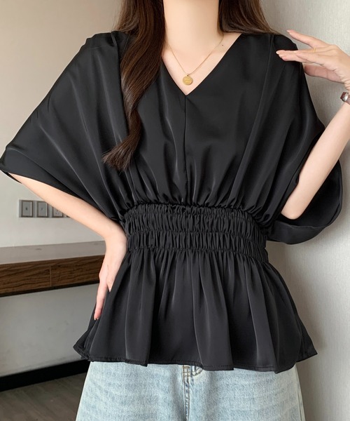 Girly Doll（ガーリードール）の「マットサテンVネックシャーリングギャザードルマンブラウス（シャツ/ブラウス・レディース・ブラック/ベージュ・FREE）」の11枚目の写真