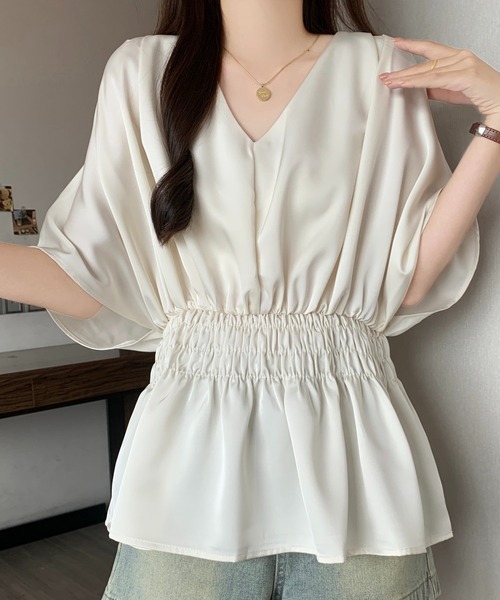 Girly Doll（ガーリードール）の「マットサテンVネックシャーリングギャザードルマンブラウス（シャツ/ブラウス・レディース・ブラック/ベージュ・FREE）」の14枚目の写真