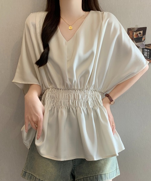 Girly Doll（ガーリードール）の「マットサテンVネックシャーリングギャザードルマンブラウス（シャツ/ブラウス・レディース・ブラック/ベージュ・FREE）」の13枚目の写真