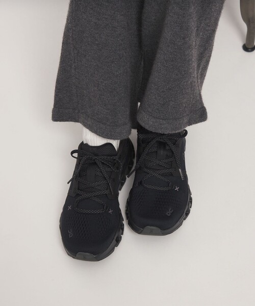 On(オン)の「【WEB限定】<On>クラウド エックス 5 スニーカー(スニーカー・レディース・ブラック/ホワイト・24.5cm/23cm/23.5cm/25cm/24cm)」の5枚目の写真