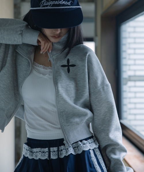 Haze Reverie(ヘイズレヴァリー)の「クロス刺繍ダブルジップスウェットブルゾン(パーカー・レディース・グレー/ブラック・FREE)」の2枚目の写真