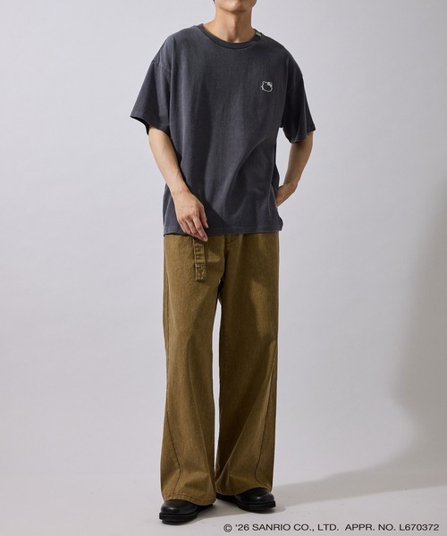 le cercle ADAM ET ROPE'(ルセルクルアダムエロペ)の「【HELLO KITTY/BLACK DESIGN SERIES別注】バックデザインTシャツ(Tシャツ/カットソー・メンズ・ホワイト/チャコールグレー・LL/M/L)」の10枚目の写真