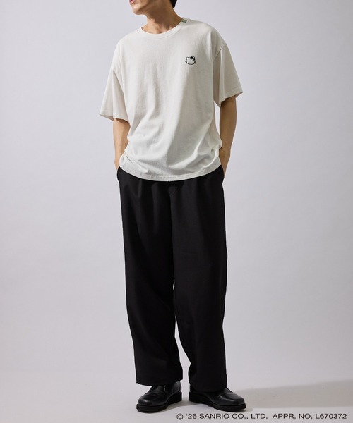 le cercle ADAM ET ROPE'(ルセルクルアダムエロペ)の「【HELLO KITTY/BLACK DESIGN SERIES別注】バックデザインTシャツ(Tシャツ/カットソー・メンズ・ホワイト/チャコールグレー・LL/M/L)」の11枚目の写真