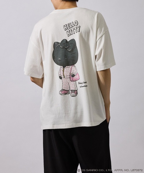 le cercle ADAM ET ROPE'(ルセルクルアダムエロペ)の「【HELLO KITTY/BLACK DESIGN SERIES別注】バックデザインTシャツ(Tシャツ/カットソー・メンズ・ホワイト/チャコールグレー・LL/M/L)」の7枚目の写真