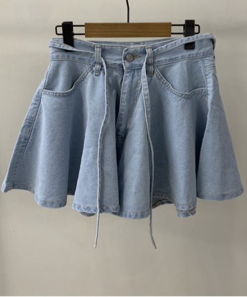 &soiree(アンドソワレ)の「ベルト付きフレアデニムショートパンツ(デニムパンツ・レディース・ブルー・SMALL/MEDIUM/LARGE)」の4枚目の写真