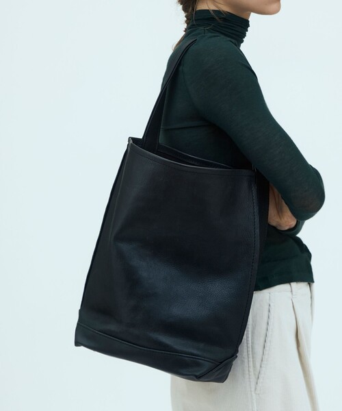 TEMBEA(テンベア)の「TEMBEA BAGUETTE ゴートレザー トートバッグ(トートバッグ・レディース・ブラック・FREE)」の2枚目の写真