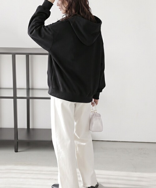 AMELY(エミリー)の「立体フードオーバーサイズロゴパーカー(パーカー・レディース・ライトグレー/イエロー/ブラック/ブラウン・フリー)」の5枚目の写真