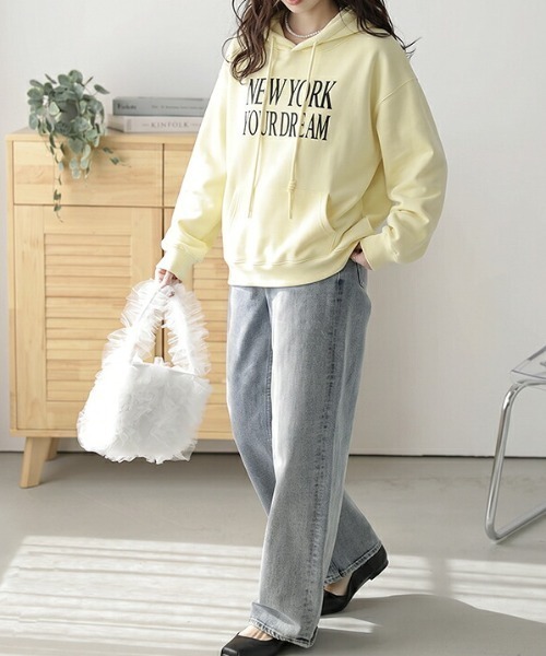 AMELY(エミリー)の「立体フードオーバーサイズロゴパーカー(パーカー・レディース・ライトグレー/イエロー/ブラック/ブラウン・フリー)」の8枚目の写真