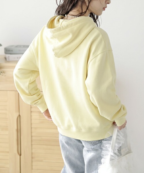 AMELY(エミリー)の「立体フードオーバーサイズロゴパーカー(パーカー・レディース・ライトグレー/イエロー/ブラック/ブラウン・フリー)」の9枚目の写真