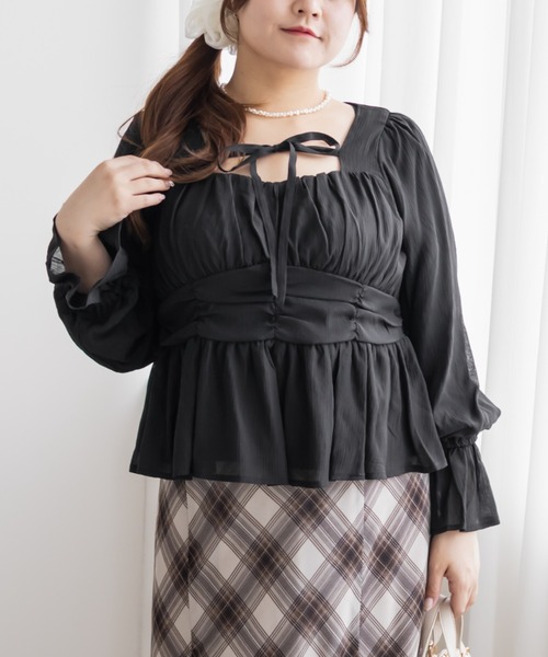 CLETTE(クレット)の「デコルテリボンギャザーブラウス(シャツ/ブラウス・レディース・アイボリー/ブラック/ピンク・3L/LL/4L)」の1枚目の写真