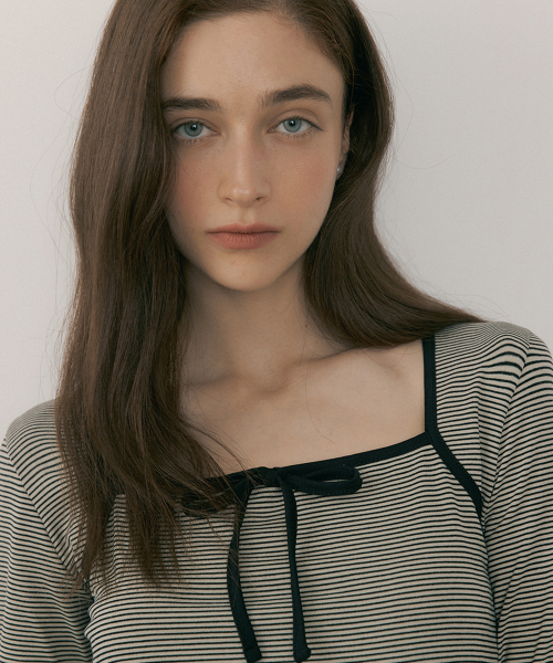 REORG(リオルグ)の「MOR STRIPE SQUARE NECK RIBBON T-SHIRTS LIGHT KHAKI(Tシャツ/カットソー・レディース・その他・FREE)」の2枚目の写真