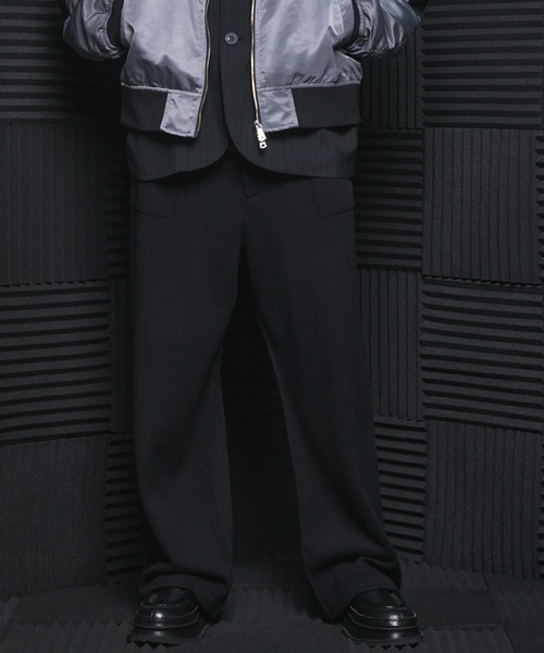 MAISON SPECIAL(メゾンスペシャル)の「《UNISEX》シャイニーストライプへリンボーンプライムワイドニットパンツ/Shiny Stripe Herringbone Prime-Wide Knit Pants【MAISON SPECIAL/メゾンスペシャル】■セットアップ対応■(その他パンツ・メンズ・チャコールグレー/ブラック・0/1/2)」の2枚目の写真