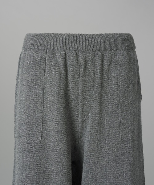 MAISON SPECIAL(メゾンスペシャル)の「《UNISEX》シャイニーストライプへリンボーンプライムワイドニットパンツ/Shiny Stripe Herringbone Prime-Wide Knit Pants【MAISON SPECIAL/メゾンスペシャル】■セットアップ対応■(その他パンツ・メンズ・チャコールグレー/ブラック・0/1/2)」の5枚目の写真