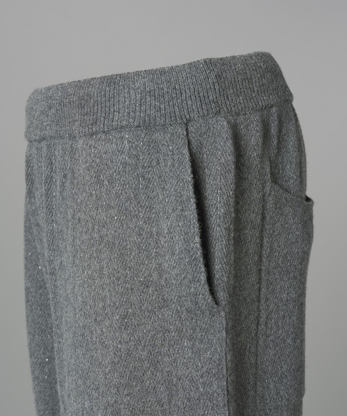 MAISON SPECIAL(メゾンスペシャル)の「《UNISEX》シャイニーストライプへリンボーンプライムワイドニットパンツ/Shiny Stripe Herringbone Prime-Wide Knit Pants【MAISON SPECIAL/メゾンスペシャル】■セットアップ対応■(その他パンツ・メンズ・チャコールグレー/ブラック・0/1/2)」の4枚目の写真
