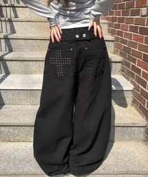 クロススタッズカーブワイドパンツ