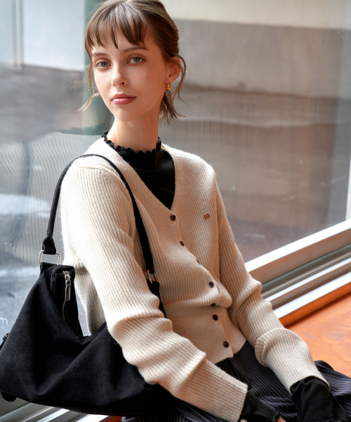 PIGMENT(ピグメント)の「ヘアペンダントリブVネックカーディガン(ZYCD260714)(カーディガン/ボレロ・レディース・チャコールグレー/ネイビー/レッド/グリーン/オートミール・FREE)」の8枚目の写真