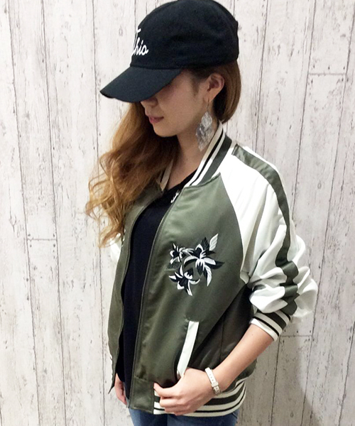 緑の花と蝶の刺繍スカジャン 花旅楽団/ハナタビガクダン 牡丹と蝶 柄 刺繍 スカジャン （SSJ-021