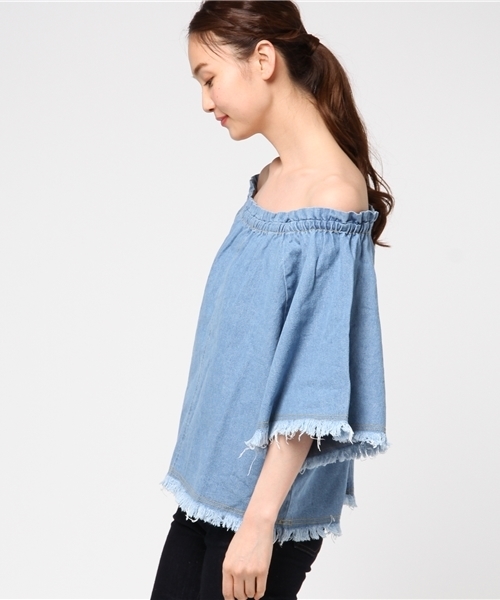 MERLOT（メルロー）の「デニムフリンジオフショルダーブラウス605-8527（シャツ/ブラウス・レディース・ブルー/ライトブルー・FREE）」の9枚目の写真