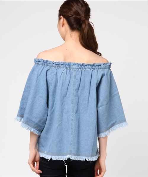 MERLOT（メルロー）の「デニムフリンジオフショルダーブラウス605-8527（シャツ/ブラウス・レディース・ブルー/ライトブルー・FREE）」の3枚目の写真