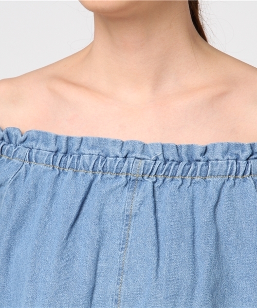 MERLOT（メルロー）の「デニムフリンジオフショルダーブラウス605-8527（シャツ/ブラウス・レディース・ブルー/ライトブルー・FREE）」の4枚目の写真