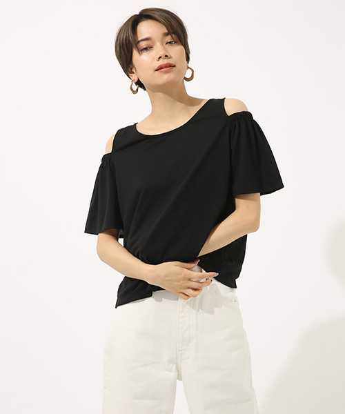 AZUL by moussy（アズールバイマウジー）の「オープンショルダープルオーバー（Tシャツ/カットソー・レディース・ホワイト/ブラック/レッド/ブルー・SMALL/MEDIUM）」の5枚目の写真