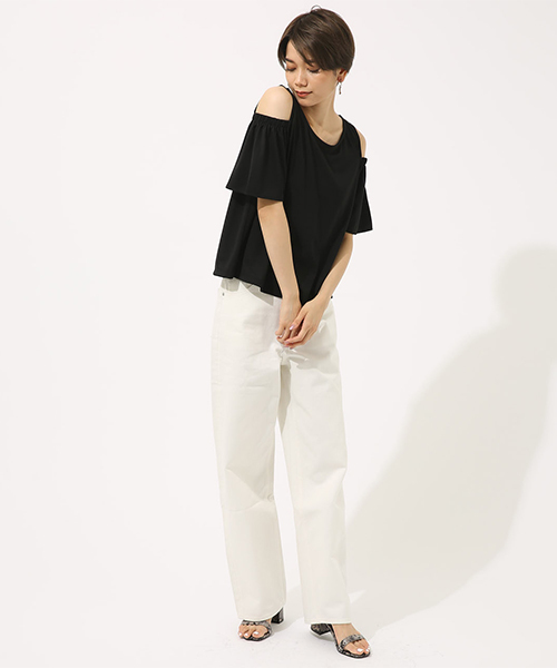 AZUL by moussy（アズールバイマウジー）の「オープンショルダープルオーバー（Tシャツ/カットソー・レディース・ホワイト/ブラック/レッド/ブルー・SMALL/MEDIUM）」の7枚目の写真