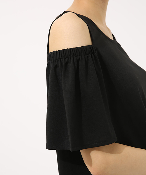 AZUL by moussy（アズールバイマウジー）の「オープンショルダープルオーバー（Tシャツ/カットソー・レディース・ホワイト/ブラック/レッド/ブルー・SMALL/MEDIUM）」の12枚目の写真