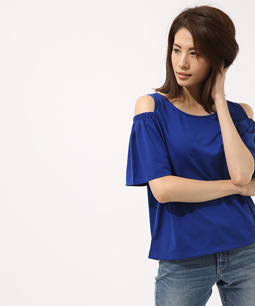 AZUL by moussy（アズールバイマウジー）の「オープンショルダープルオーバー（Tシャツ/カットソー・レディース・ホワイト/ブラック/レッド/ブルー・SMALL/MEDIUM）」の13枚目の写真