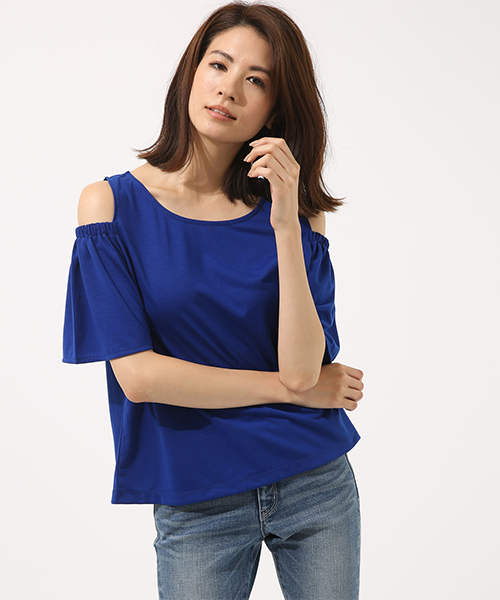 AZUL by moussy（アズールバイマウジー）の「オープンショルダープルオーバー（Tシャツ/カットソー・レディース・ホワイト/ブラック/レッド/ブルー・SMALL/MEDIUM）」の14枚目の写真