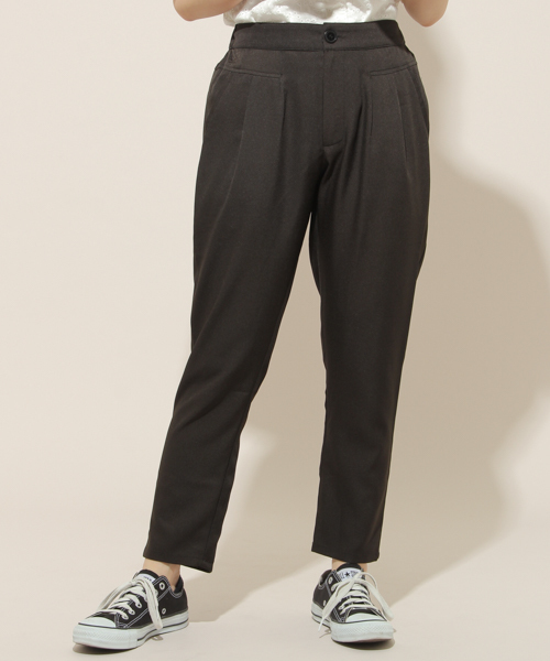 apres jour（アプレジュール）の「ベーシックリラテーパードパンツ【ZOZOTOWN限定アイテム】（その他パンツ・レディース・ブラック/ダークブラウン・フリー）」の2枚目の写真