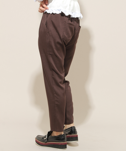 apres jour（アプレジュール）の「ベーシックリラテーパードパンツ【ZOZOTOWN限定アイテム】（その他パンツ・レディース・ブラック/ダークブラウン・フリー）」の4枚目の写真