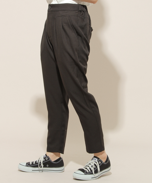 apres jour（アプレジュール）の「ベーシックリラテーパードパンツ【ZOZOTOWN限定アイテム】（その他パンツ・レディース・ブラック/ダークブラウン・フリー）」の8枚目の写真