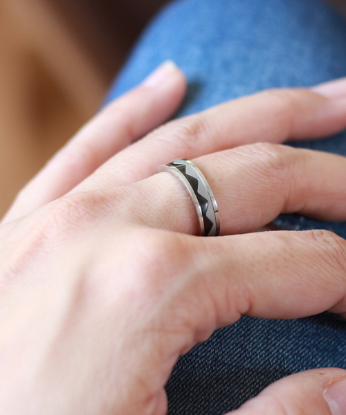 TONE SELECT GOODS（トーンセレクトグッズ）の「【vie】ステンレスリング（リング・レディース・ブラック/ブルー/ピンク・#7/#9/#11/#13/#15/#17/#19/#21）」の7枚目の写真