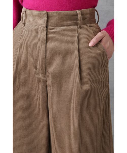 NATURAL BEAUTY BASIC（ナチュラルビューティーベーシック）の「【otonaMUSE 12月号掲載】コーデュロイワイドパンツ（その他パンツ・レディース・オフホワイト/キャメル・MEDIUM/SMALL）」の22枚目の写真