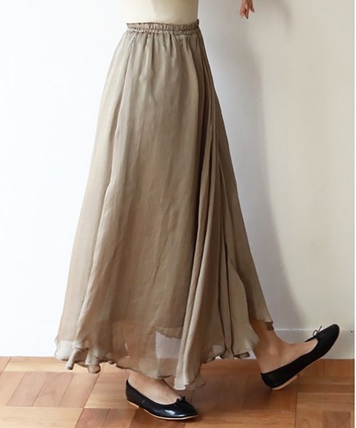 TODAYFUL（トゥデイフル）の「ラウンドヘムマキシスカート（スカート・レディース・ベージュ/ブラウン・FREE）」の4枚目の写真