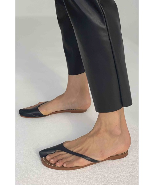 SEA（シー）の「フラットサンダル（サンダル・レディース・アイボリー/ブラック・0/1/2）」の2枚目の写真