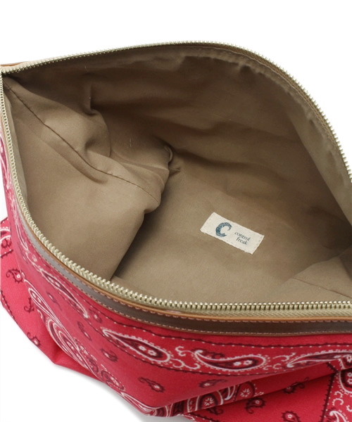 bpr BEAMS Women's(ビーピーアール ビームス)の「Ctrl freak / バンダナ×カゴプリント クラッチバッグ(クラッチバッグ・レディース・レッド・ONE SIZE)」の5枚目の写真