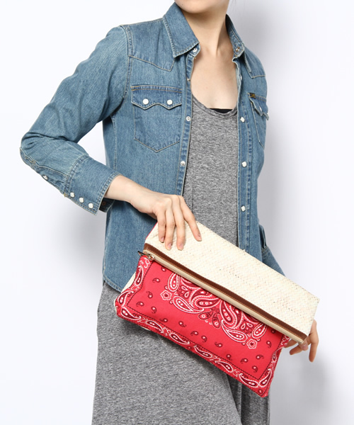 bpr BEAMS Women's(ビーピーアール ビームス)の「Ctrl freak / バンダナ×カゴプリント クラッチバッグ(クラッチバッグ・レディース・レッド・ONE SIZE)」の7枚目の写真